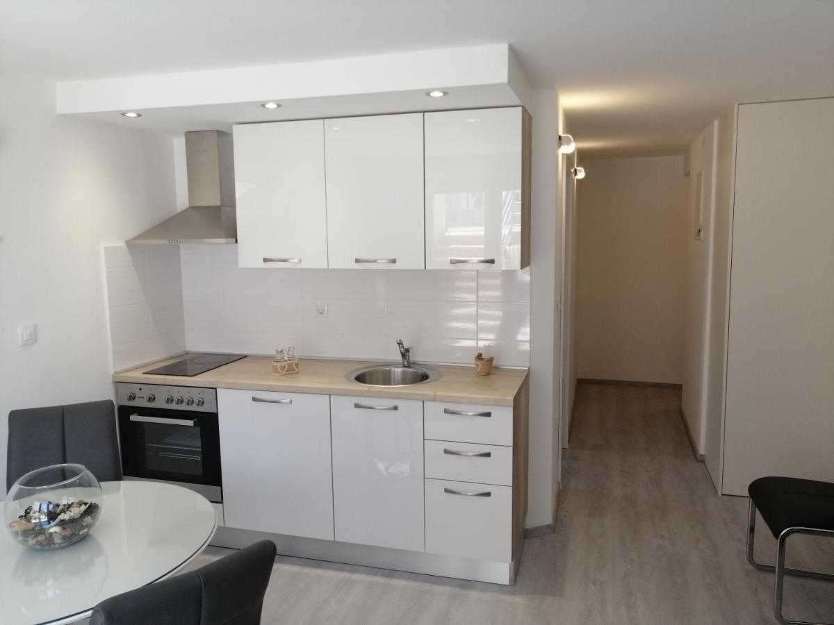 Apartment Leptir Podstrana Exteriör bild