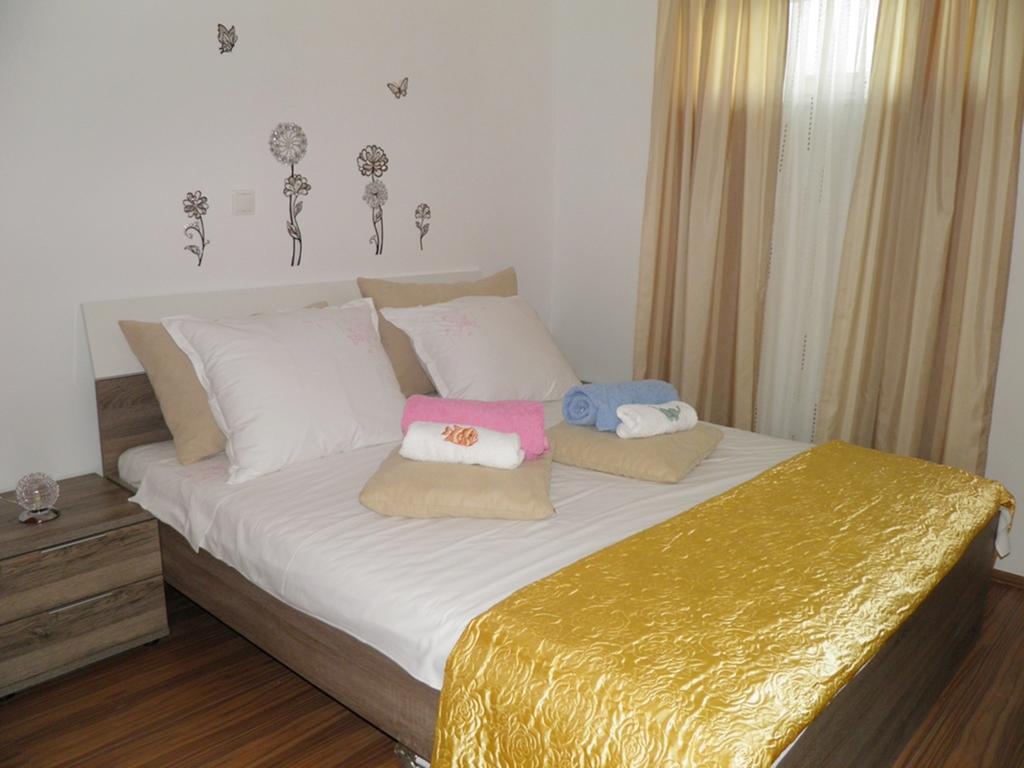 Apartment Leptir Podstrana Rum bild