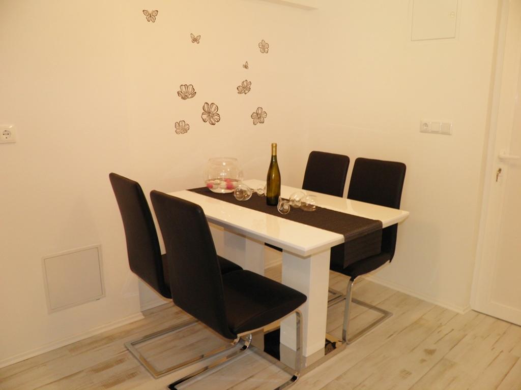 Apartment Leptir Podstrana Rum bild